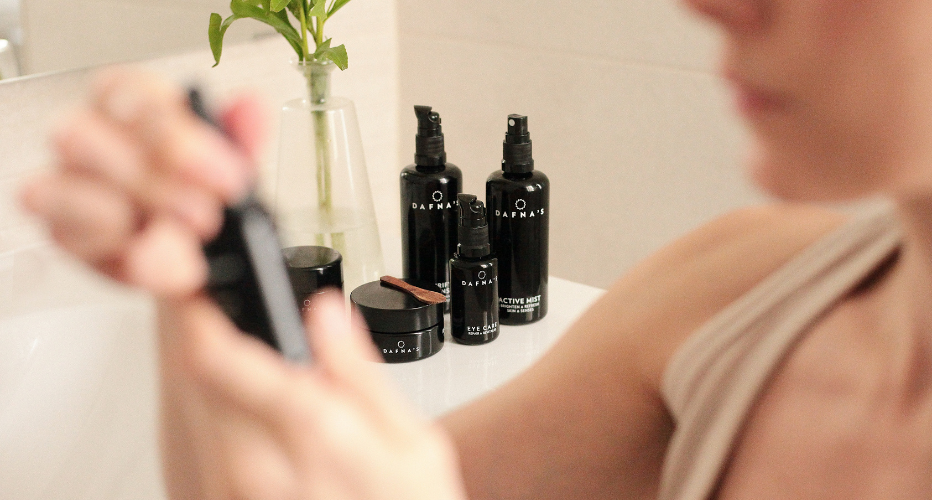 In what order do you apply the products? Follow this step-by-step guide to make your routine a success