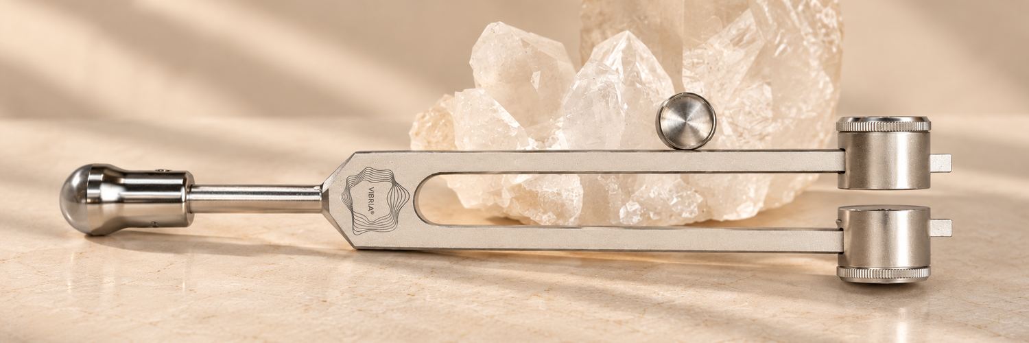 Diapasón de Iria Rajal con su cristal de cuarzo